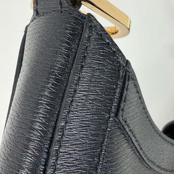 GUCCI Authentic Black Leather Shoulder Bag - Picture 4 of 7